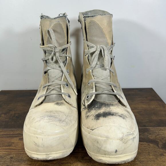 Vintage 70s Bata Mickey Mouse Bunny Boots White Extreme Cold Weather Mens 10